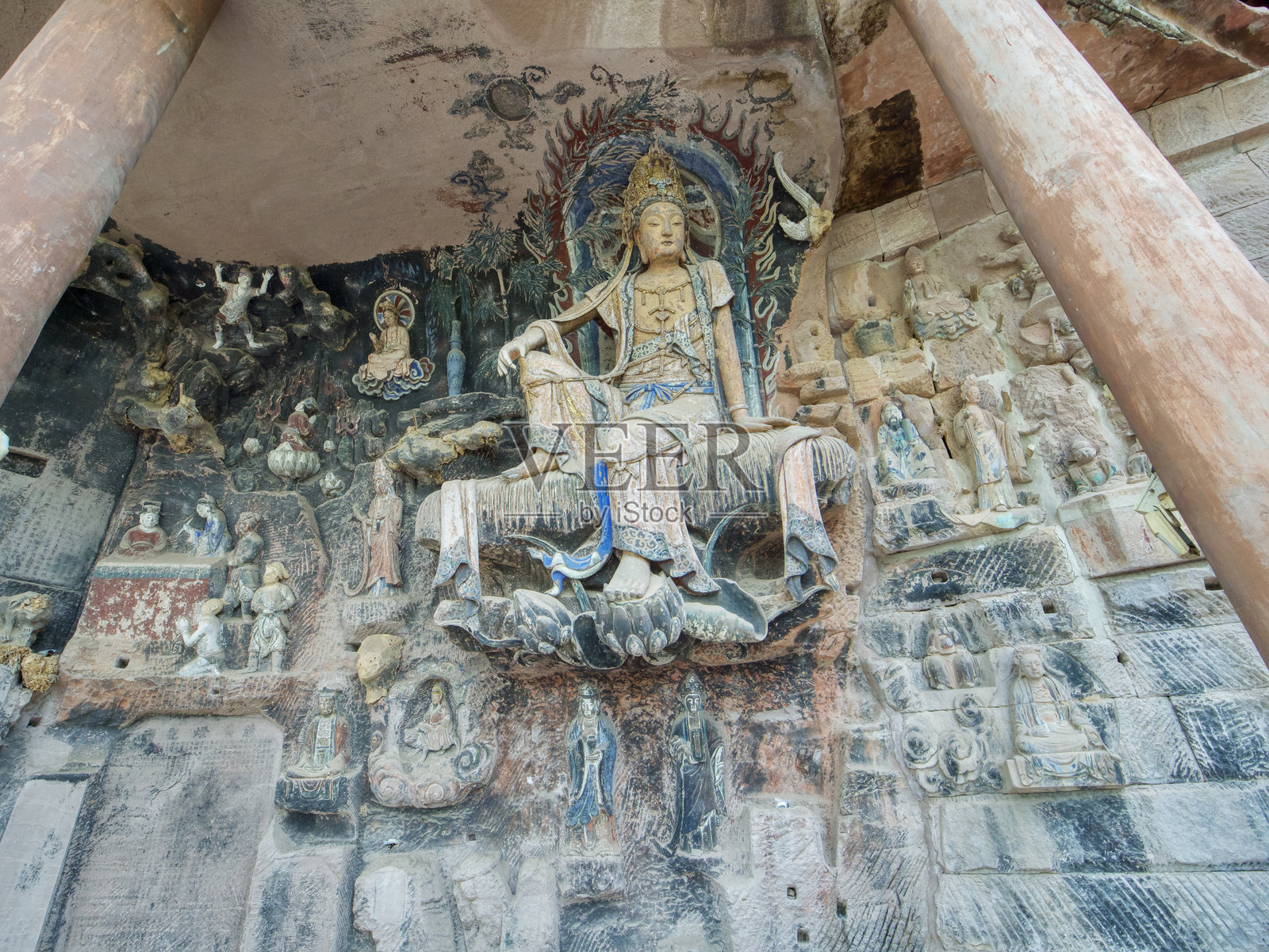 四川自贡的皮鲁洞安岳石刻水月观音照片摄影图片