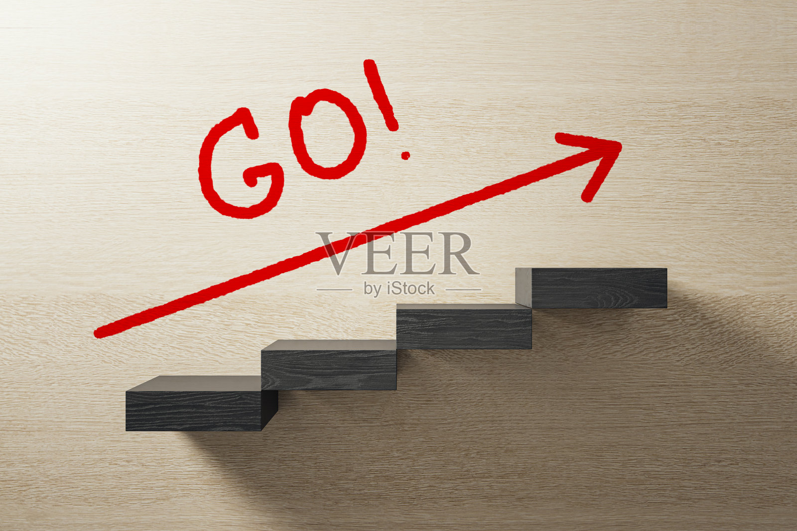 黑色楼梯台阶上有红色向上的箭头和“GO”字样，背景为浅色木材，象征着成长、激励和领导力的概念。3D渲染。照片摄影图片