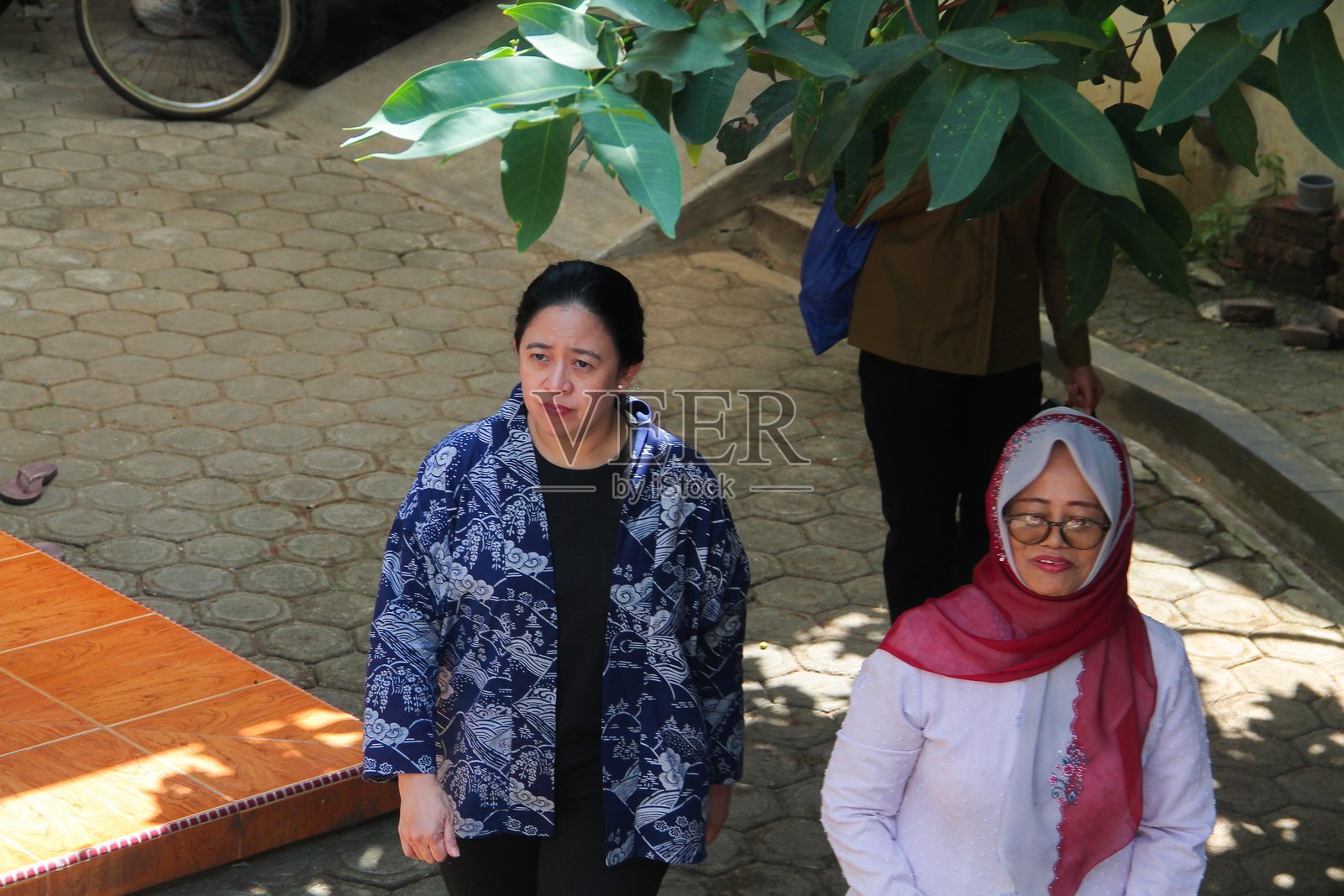 印度尼西亚库杜斯 - 2023年7月31日：PDIP政客普安·玛哈拉尼在工作访问期间。她也是国会主席。照片摄影图片