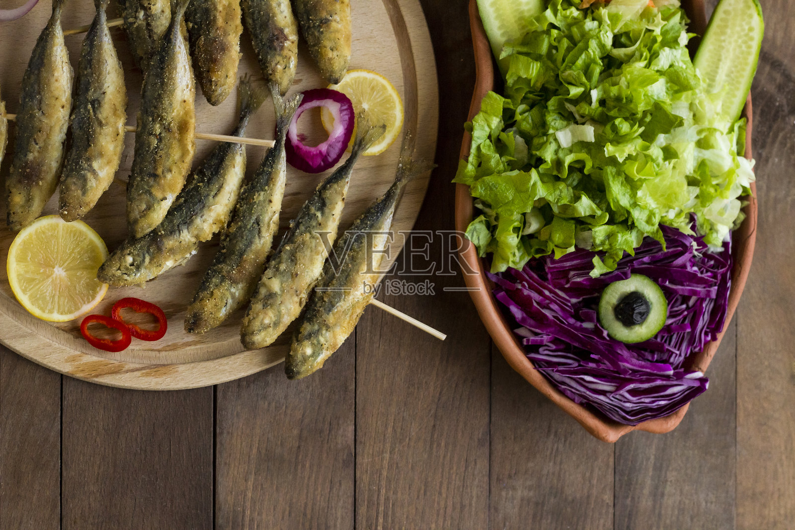 炸青花鱼照片摄影图片