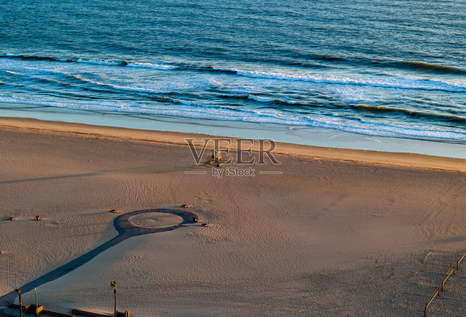 亨廷顿海滩的救生员小屋照片摄影图片