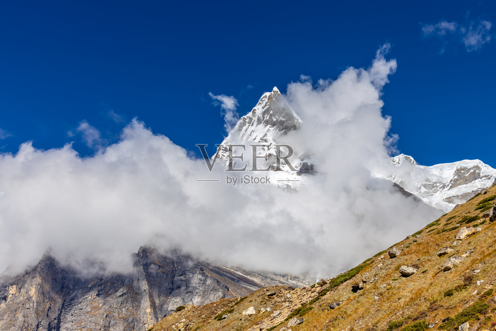 梅拉峰高海拔山峰攀登，位于喜马拉雅山脉照片摄影图片