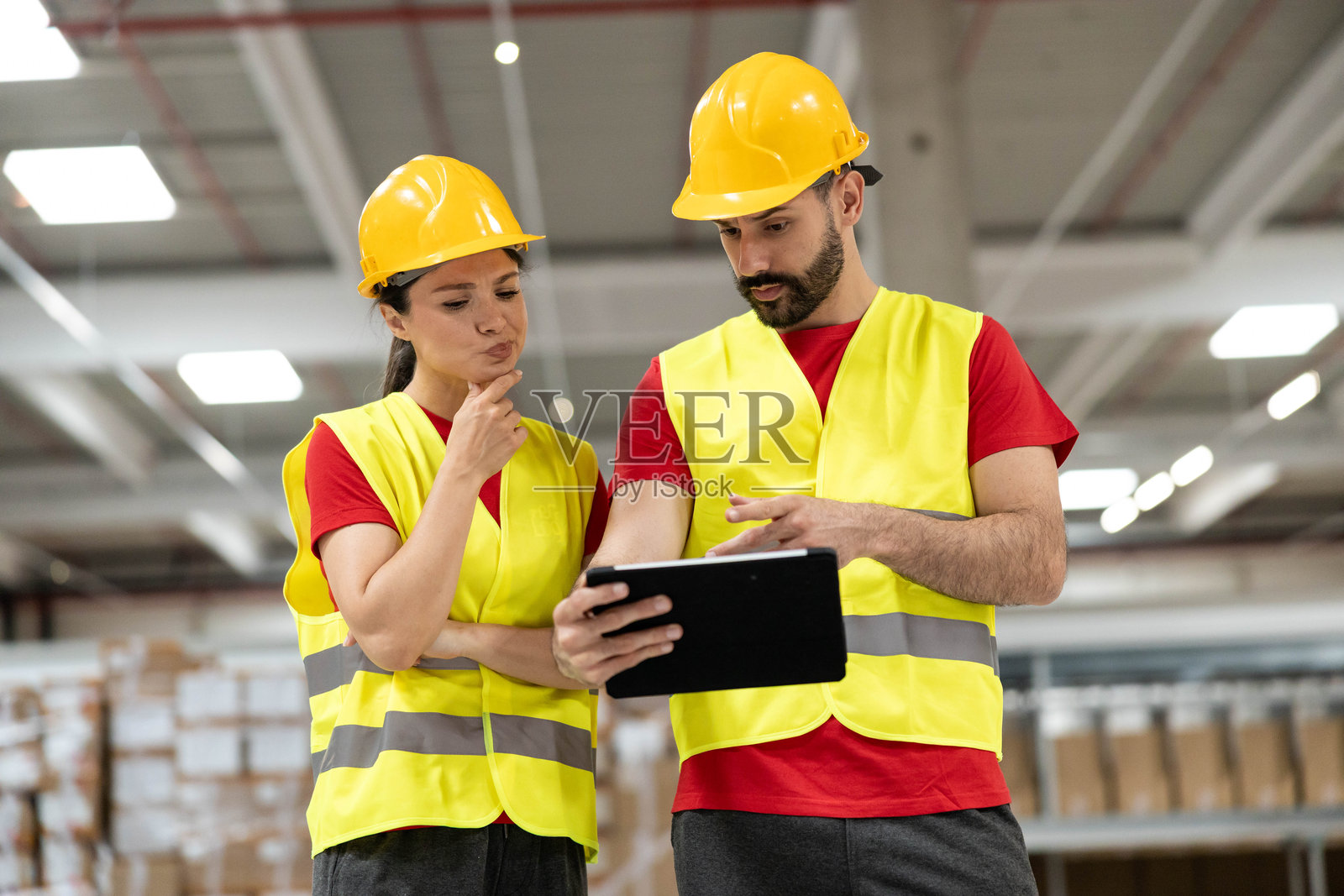 团队讨论物流任务照片摄影图片