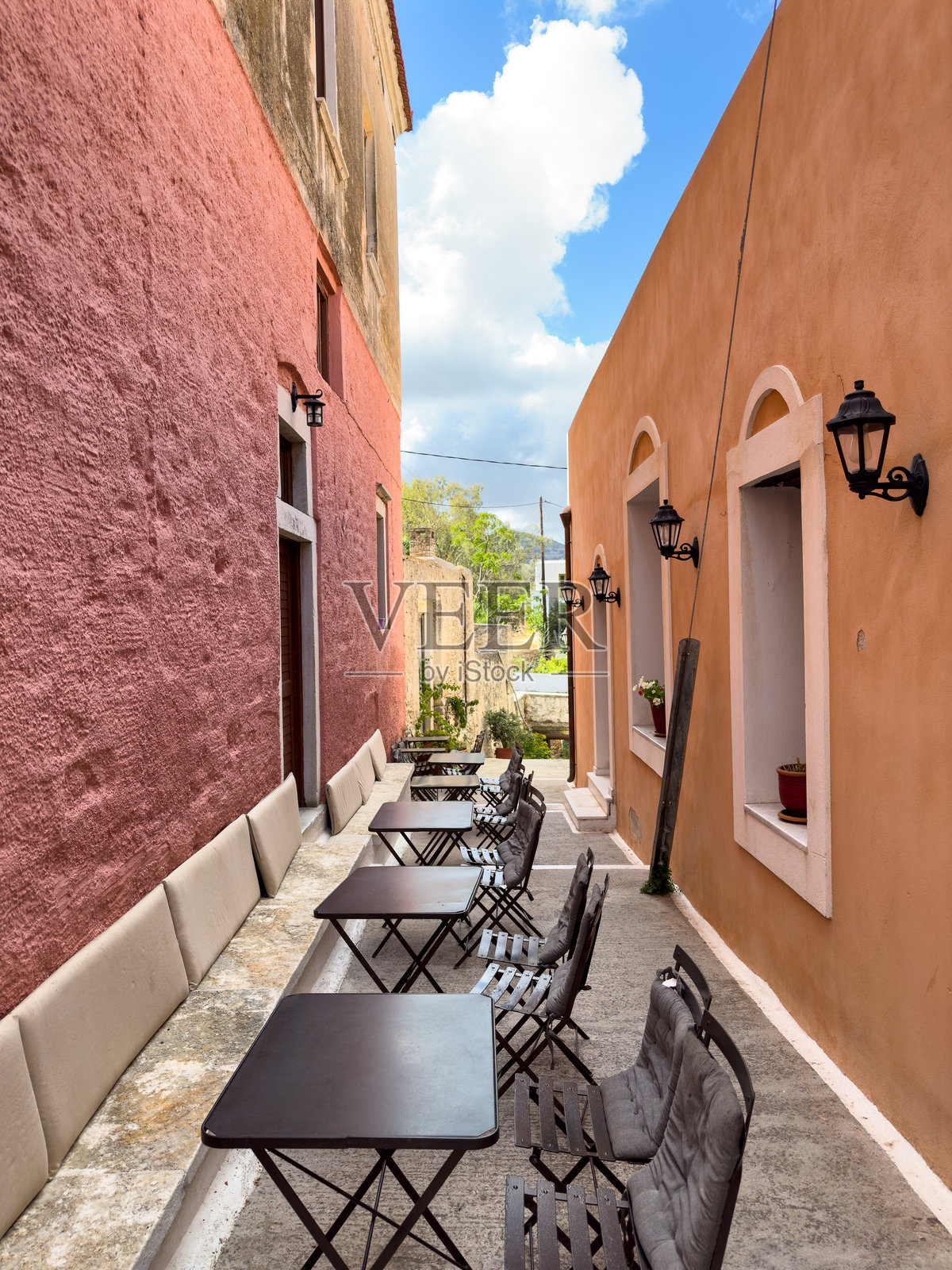 查尔基奥（Halki）岛上的一条典型街道，位于纳克索斯岛。照片摄影图片