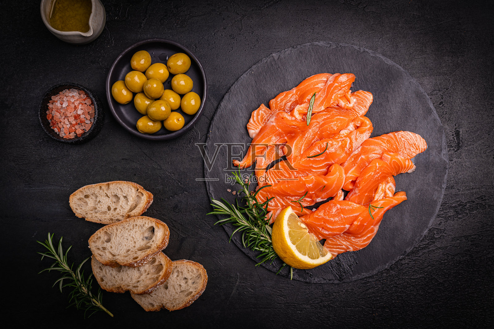 传统挪威新鲜三文鱼切片照片摄影图片