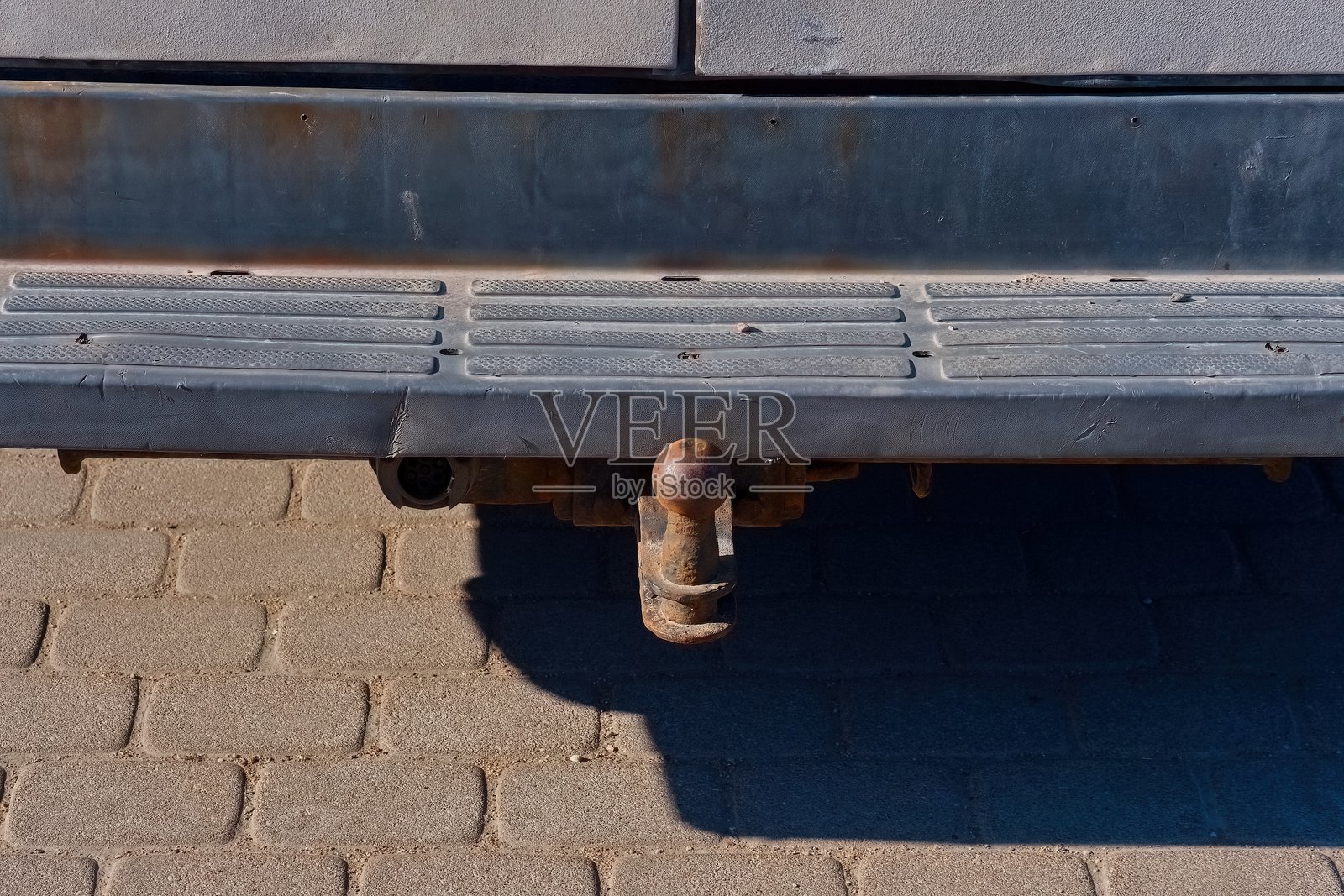 汽车拖车钩，生锈的拖车钩。照片摄影图片