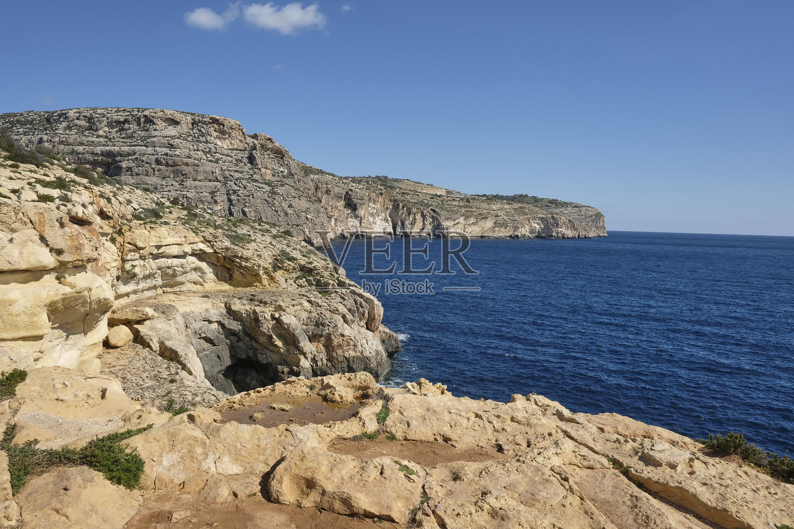马耳他岛上的岩石悬崖照片摄影图片
