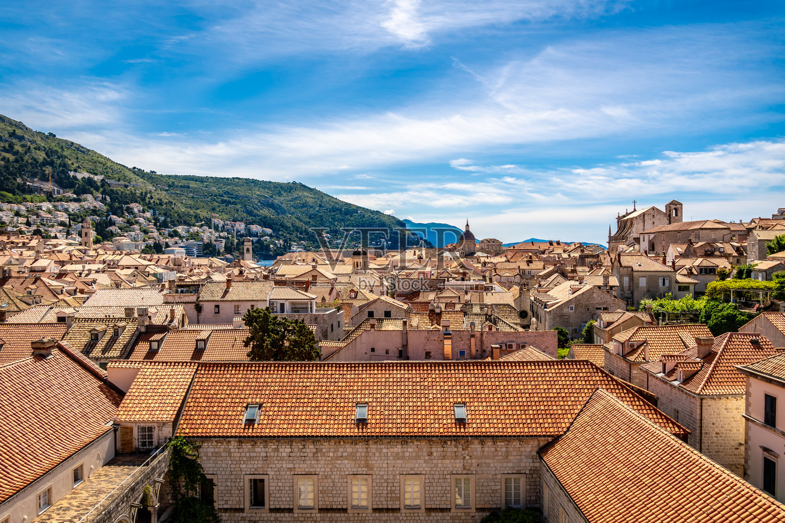 杜布罗夫尼克老城的屋顶上方照片摄影图片
