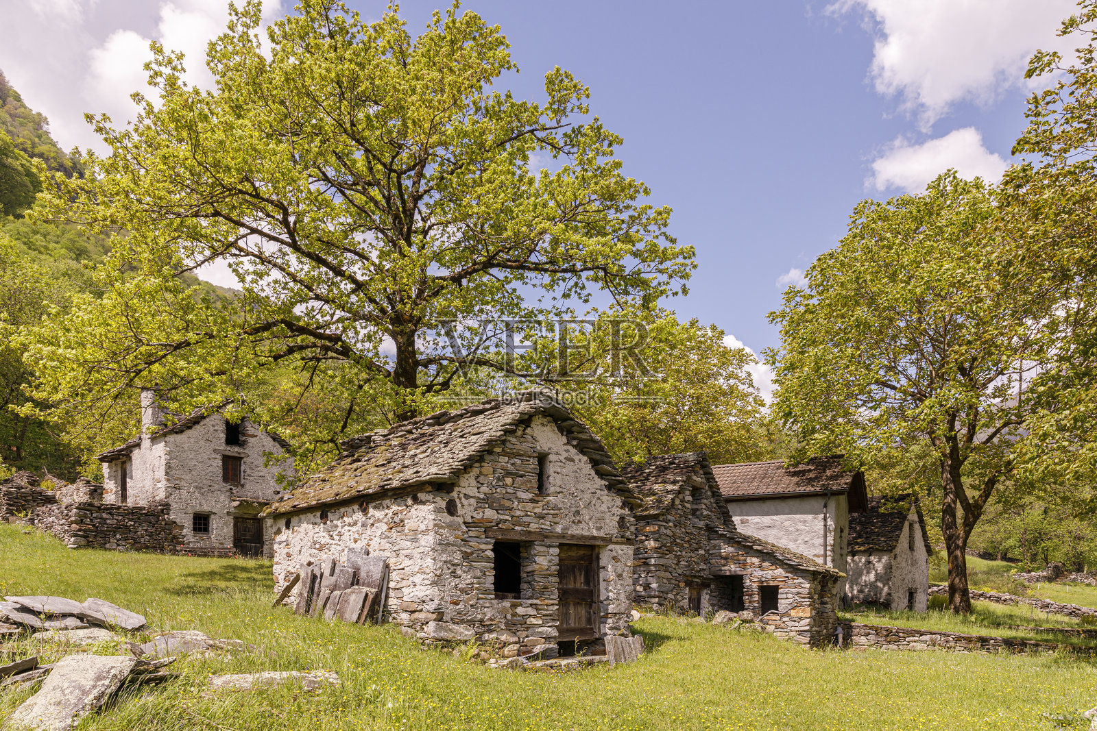 提契诺的传统石屋照片摄影图片