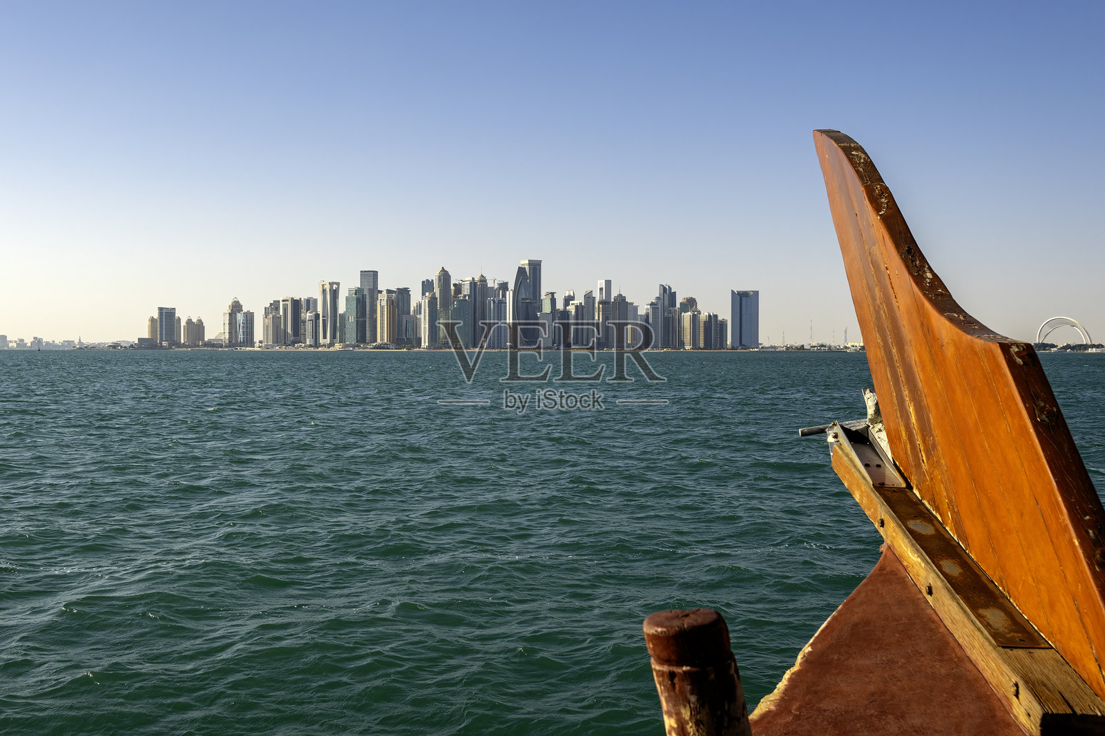 美丽的多哈天际线白天景观照片摄影图片