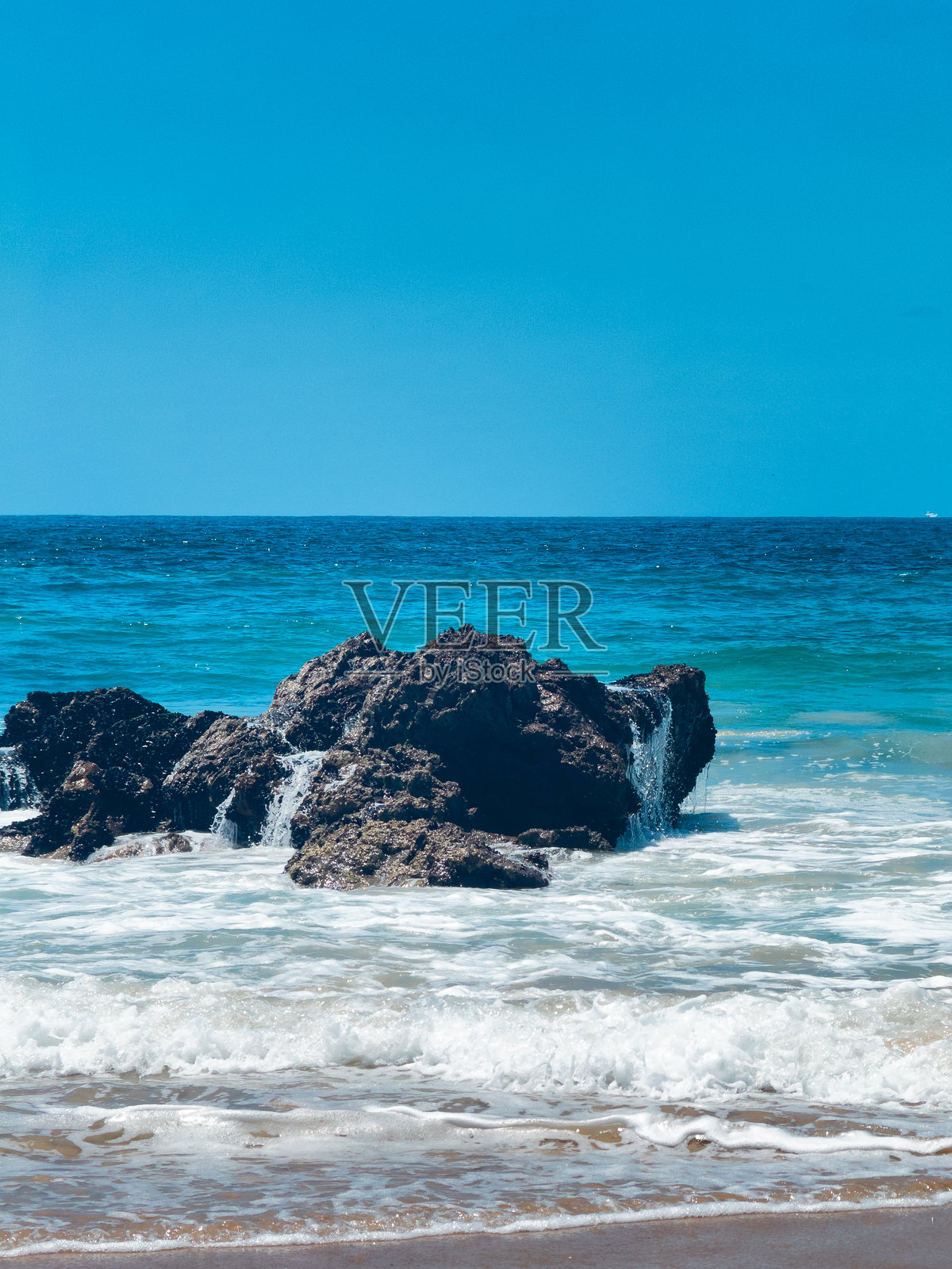 海滩上的岩石照片摄影图片