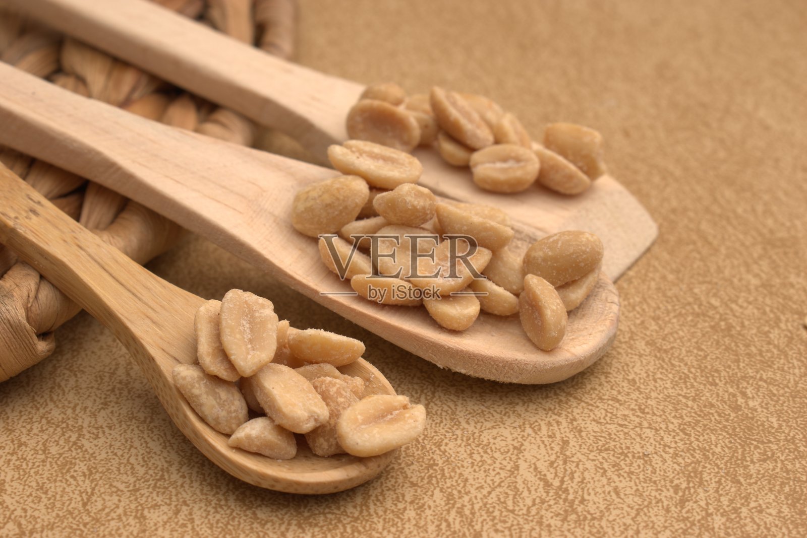 甜花生和天然花生照片摄影图片