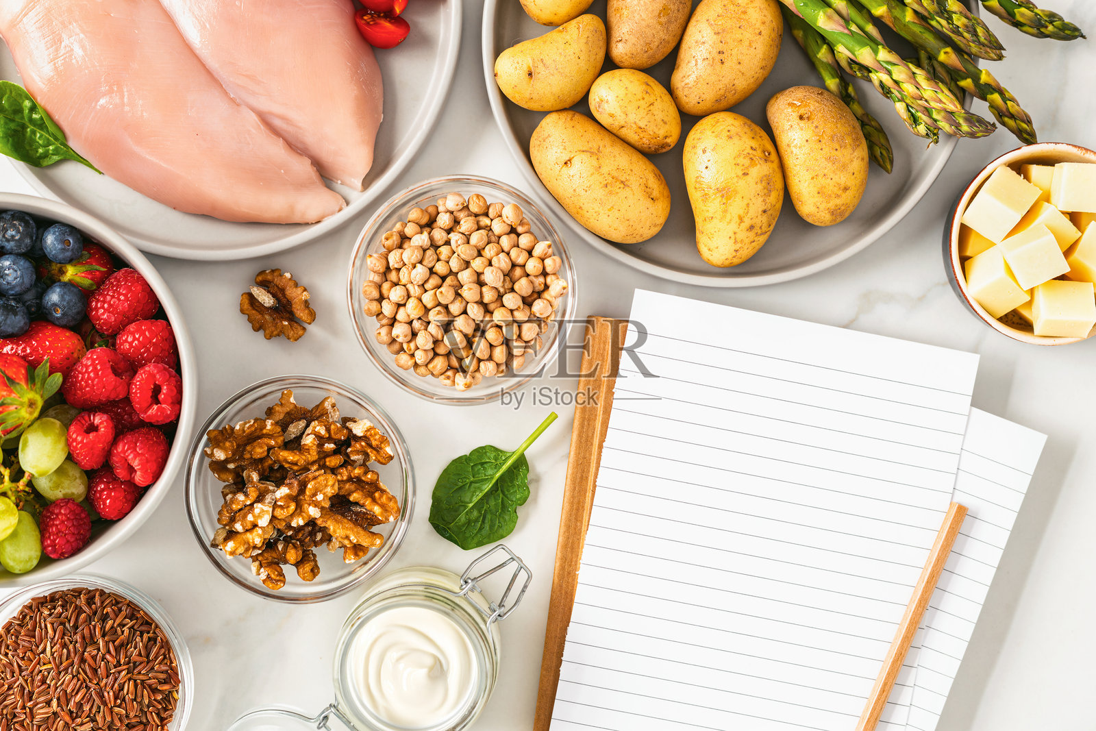 健康餐饮计划与各种食材照片摄影图片