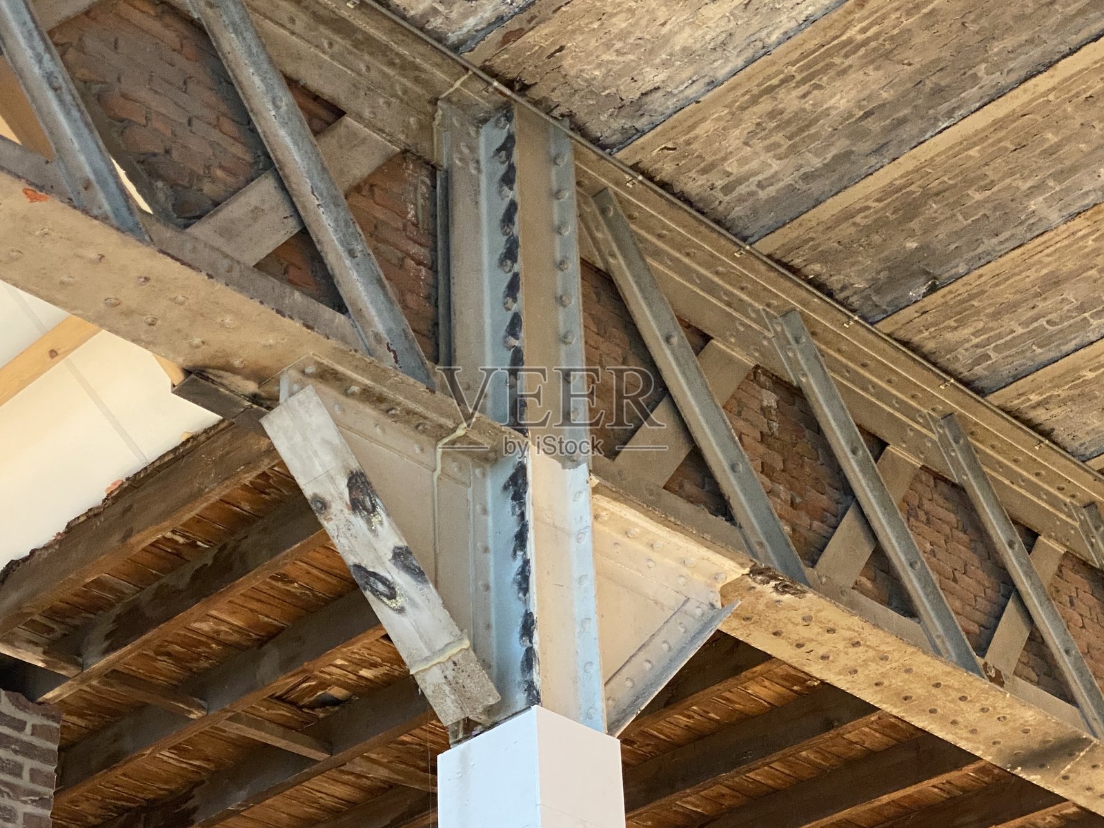 历史钢结构桁架。照片摄影图片