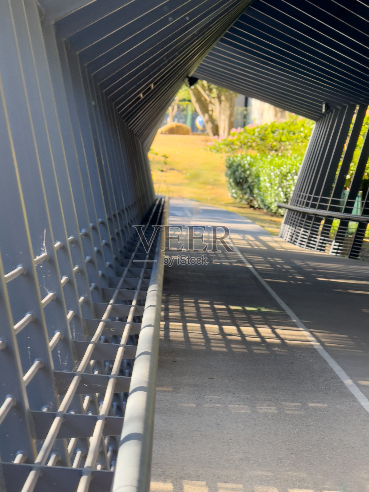 城市中的桁架结构照片摄影图片