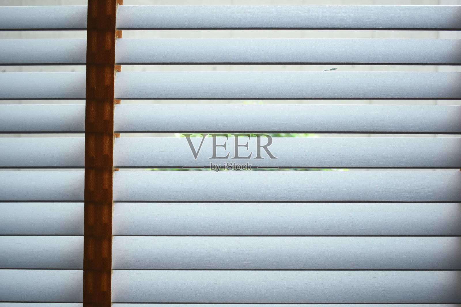 家中白色窗帘，室内装饰物件照片摄影图片