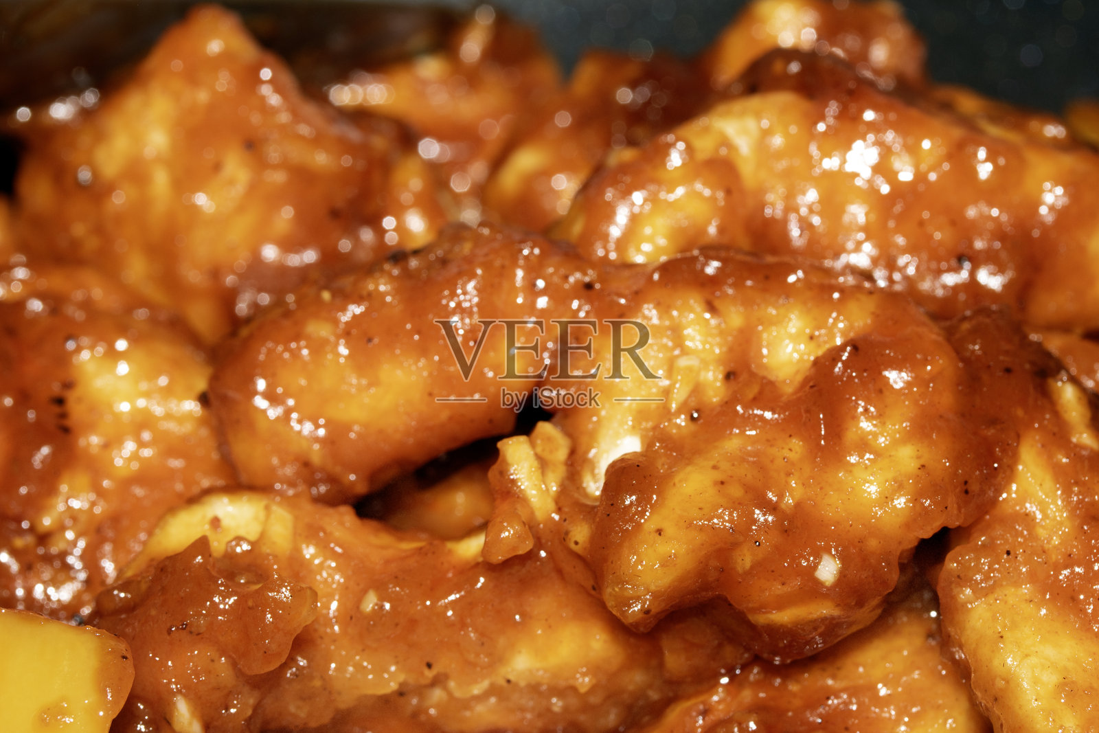 炸鸡配甜酸辣椒酱的特写镜头照片摄影图片