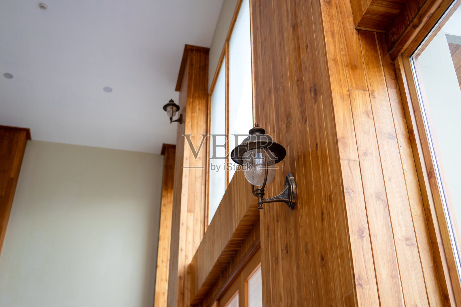 优雅的室内照明设计现代家居室内温馨氛围平视角度家居装饰概念照片摄影图片