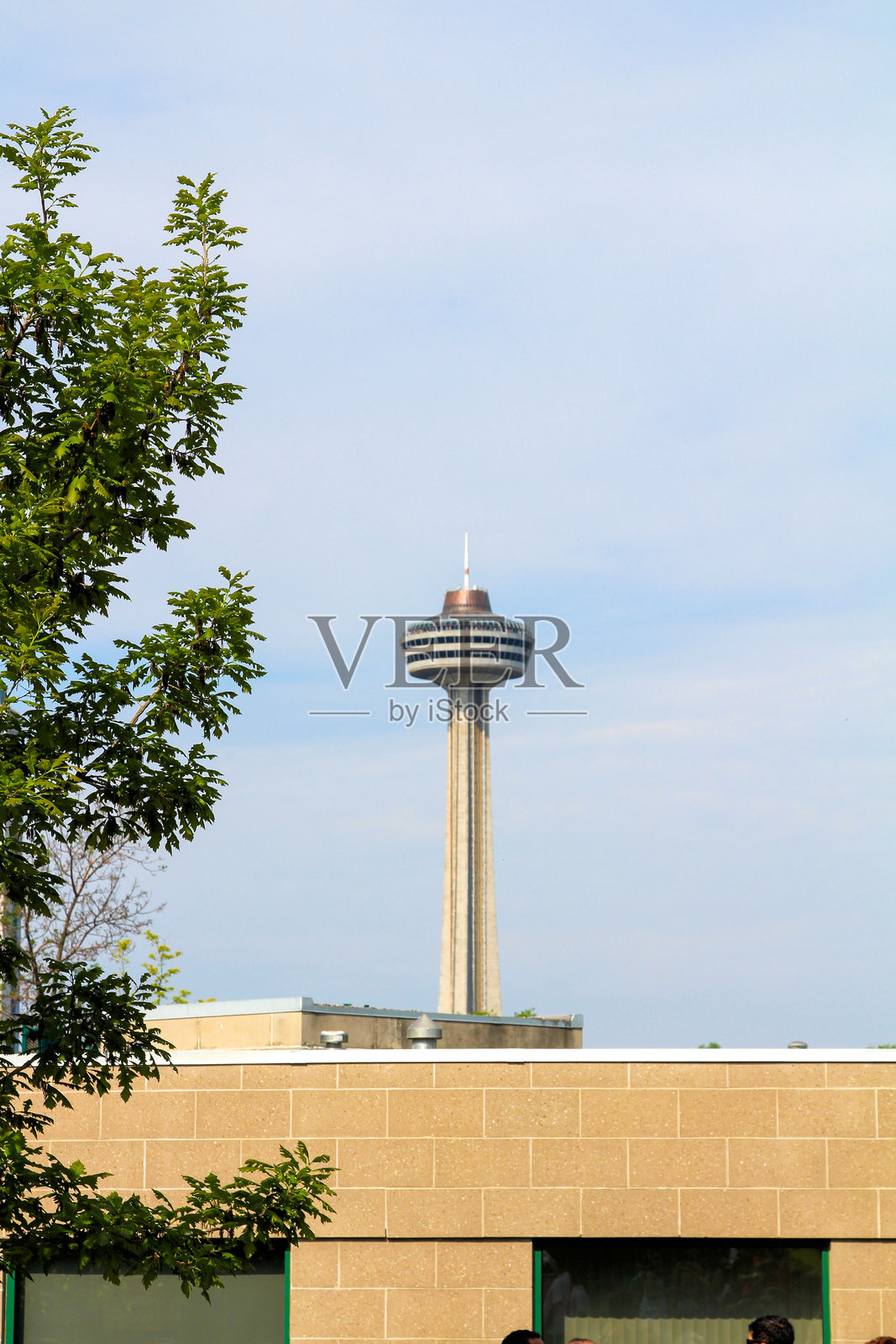 尼亚加拉大瀑布观景塔高耸于天际线之上照片摄影图片