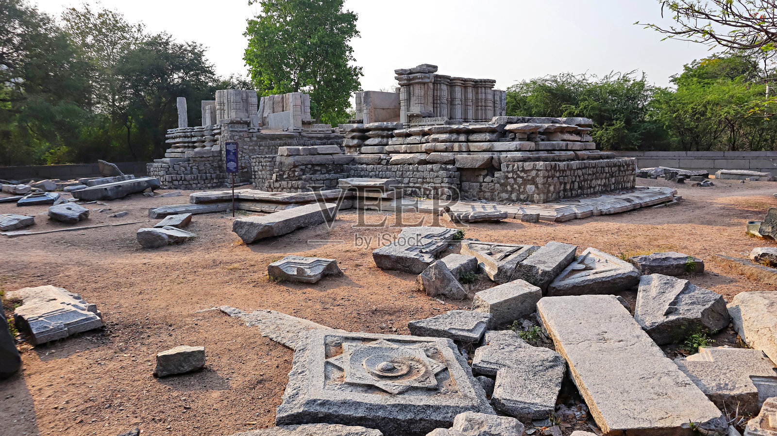 特伦库塔拉亚姆卡卡提亚寺遗址的景观，献给湿婆神和毗湿奴，11世纪的纪念碑，位于印度特伦甘纳邦贾甘。照片摄影图片