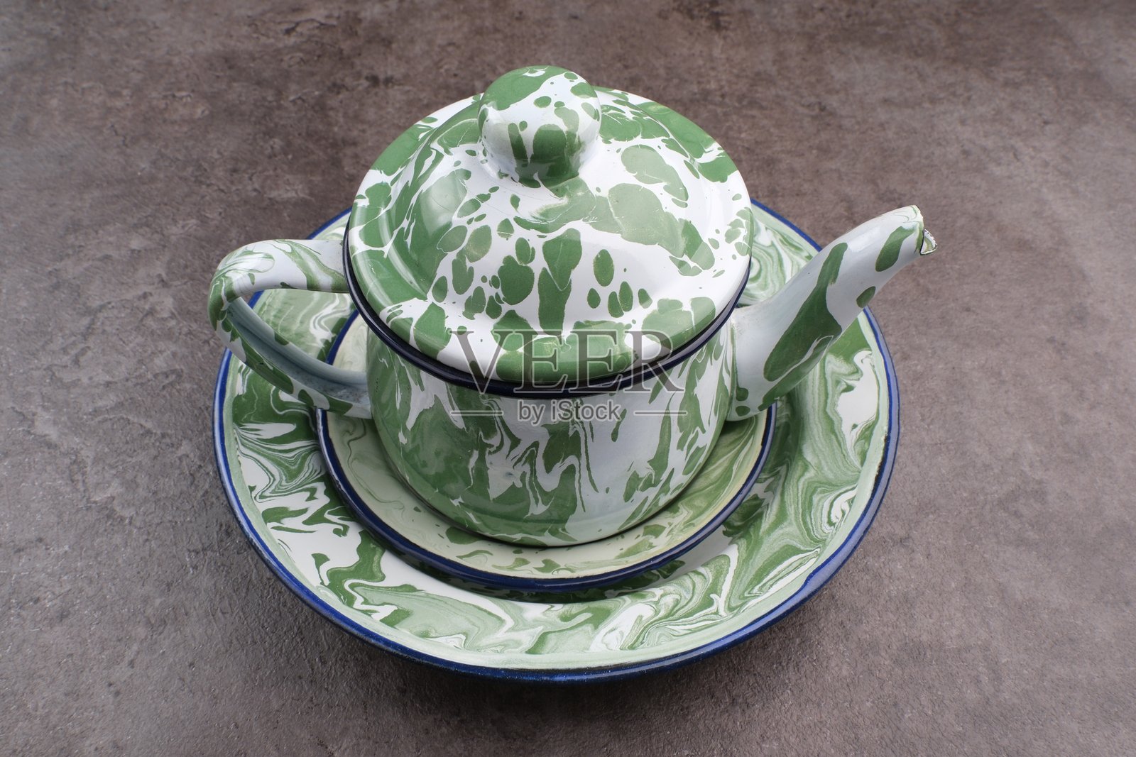 老式经典搪瓷盘，厨房用具照片摄影图片