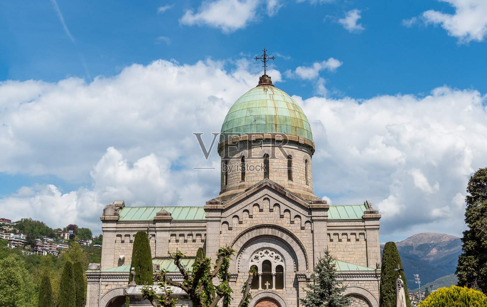 瑞士提契诺州卢加诺纪念公墓的葬礼礼拜堂（Famedio）照片摄影图片
