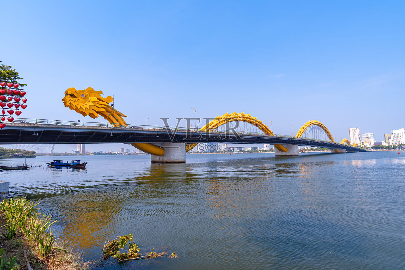 越南岘港市最美的观景点——龙桥。照片摄影图片