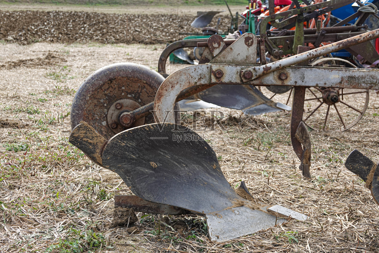 耕地用的农业设备照片摄影图片