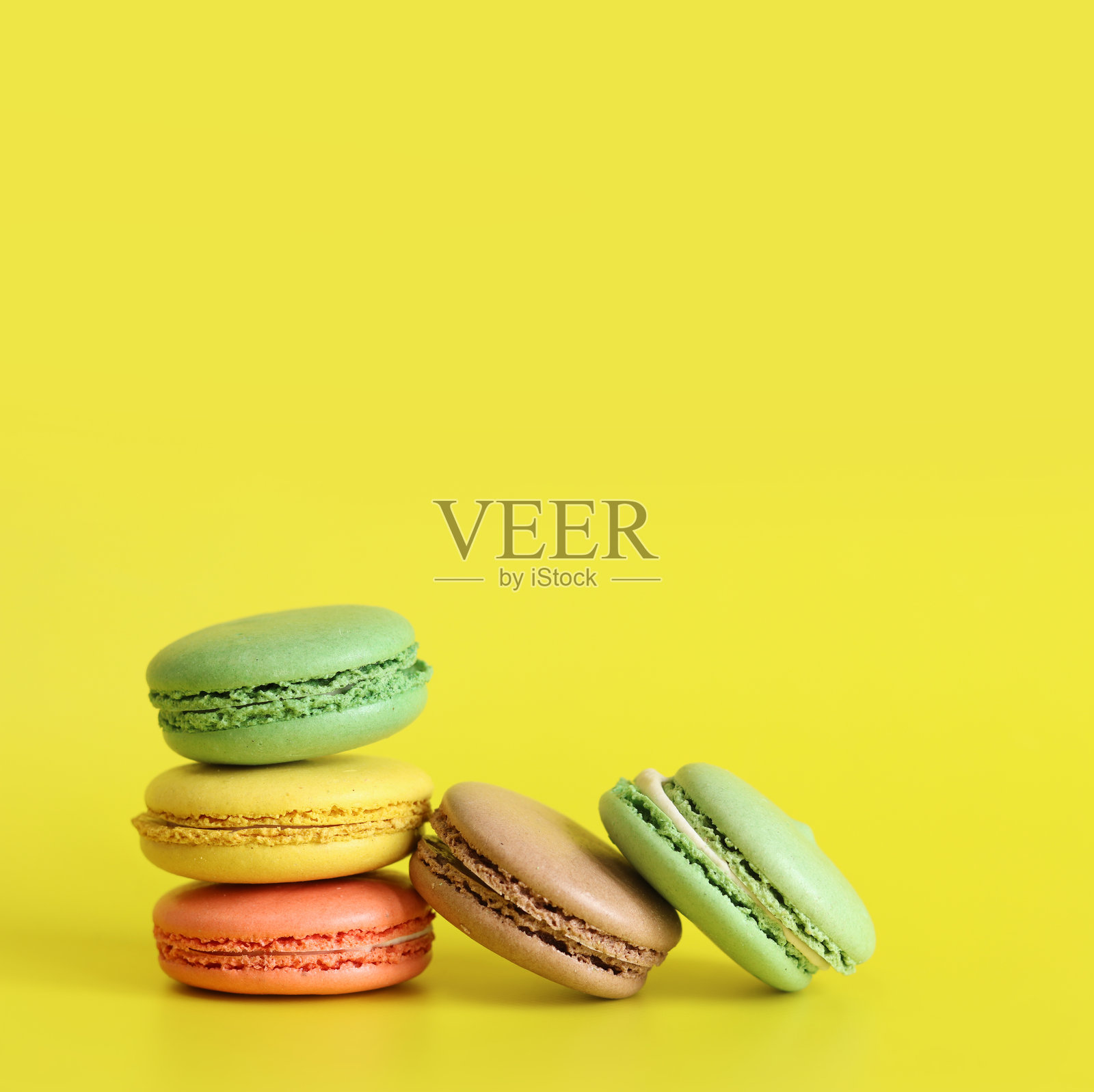 几种色彩缤纷的马卡龙特写照片摄影图片