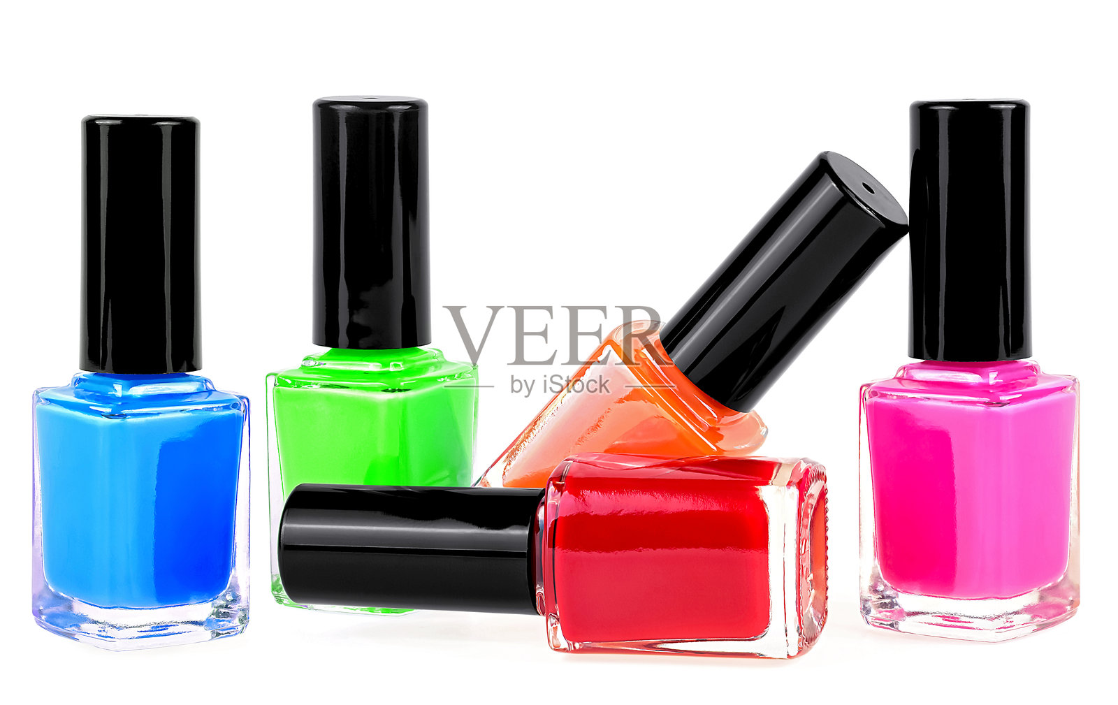 明亮的指甲油瓶子孤立在白色背景上。五彩缤纷的指甲油。照片摄影图片