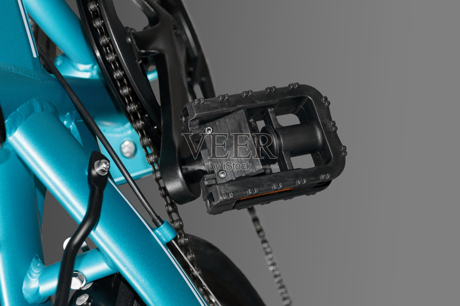 塑料自行车踏板。照片摄影图片