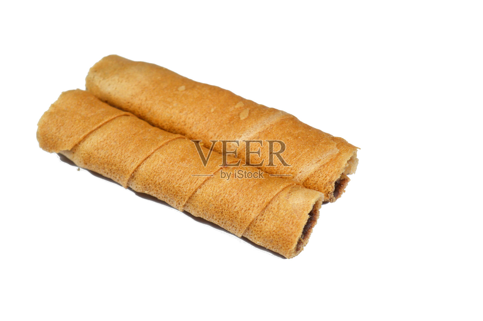 榛子巧克力酱奶油填充的卷饼，填充美味榛子巧克力奶油的华夫卷，酥脆的华夫饼干内含奶油。照片摄影图片