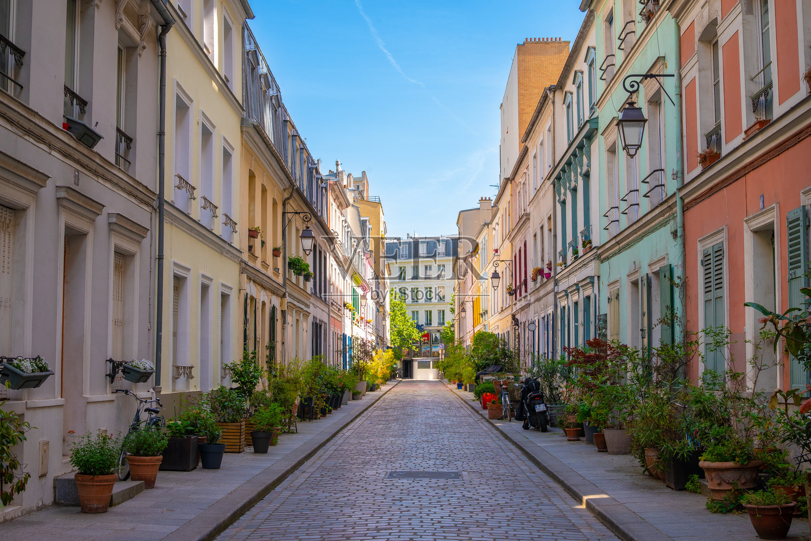 法国巴黎市中心美丽多彩的克雷米厄街照片摄影图片