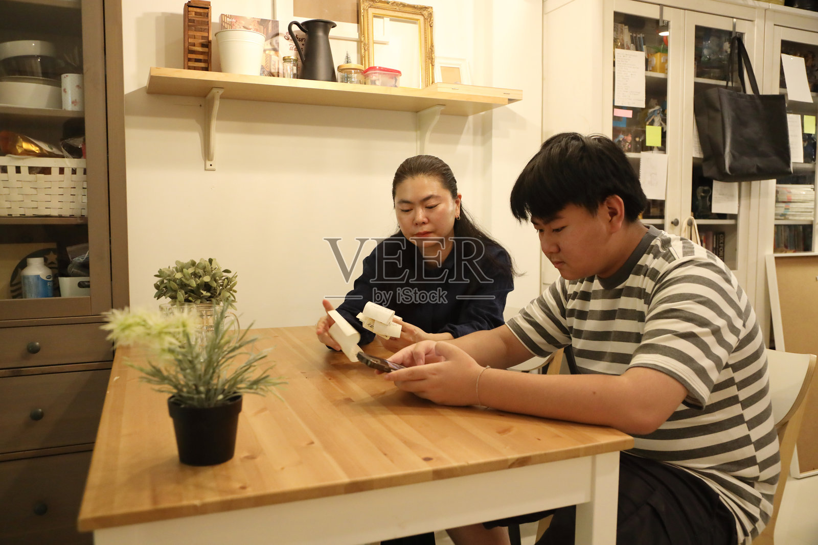 与家人共度时光照片摄影图片