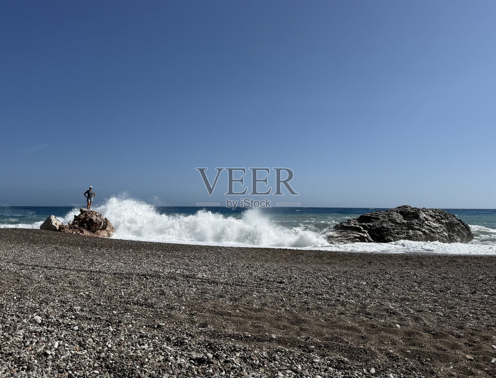 她与海浪照片摄影图片