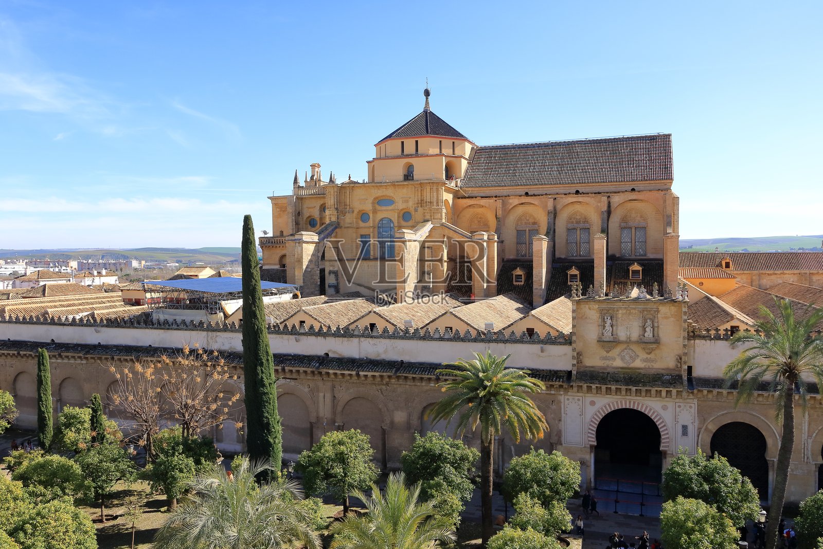 从西班牙安达卢西亚科尔多瓦的宽恕门俯瞰的景色照片摄影图片