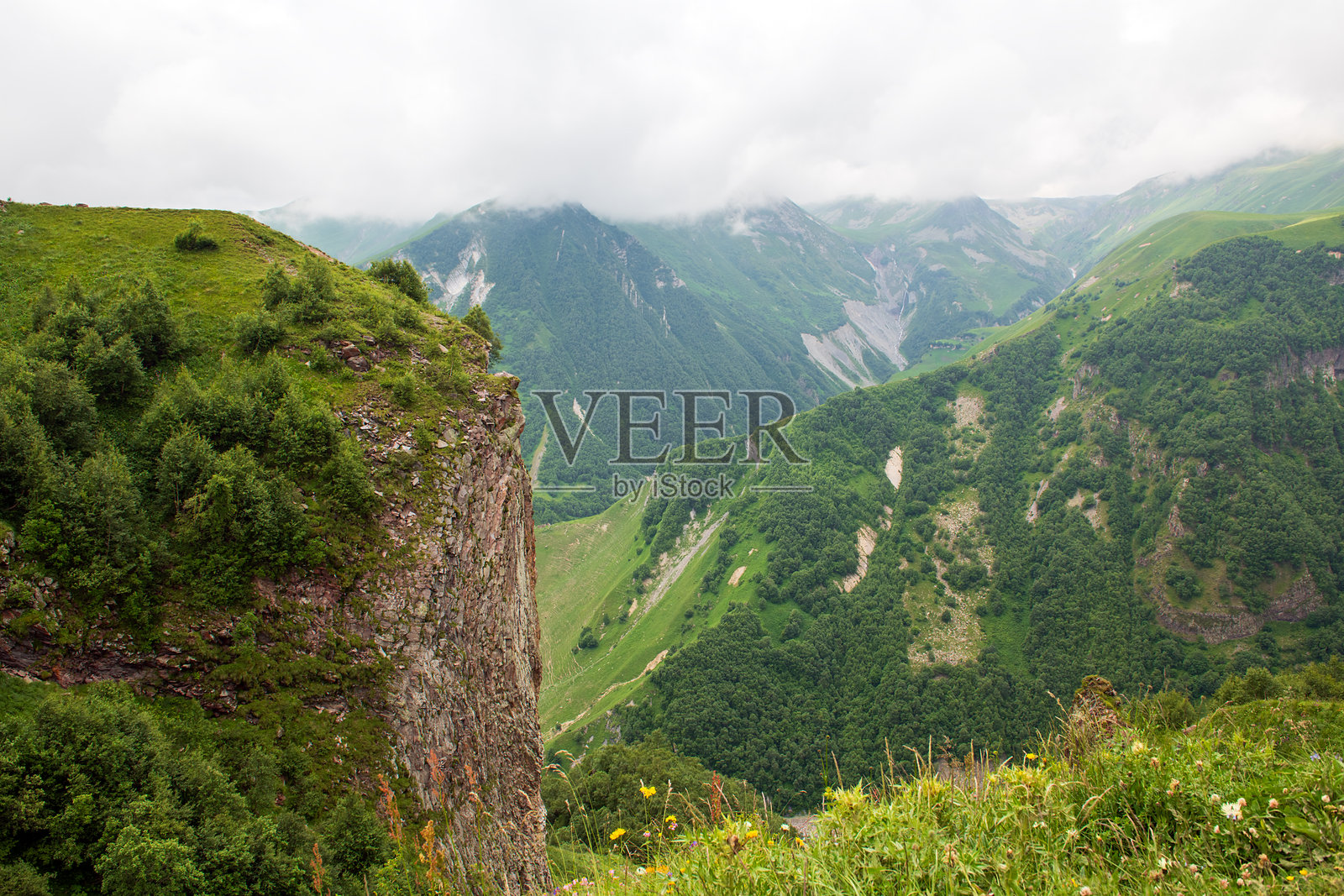乔治亚州友谊纪念碑附近壮丽山脉的景色照片摄影图片