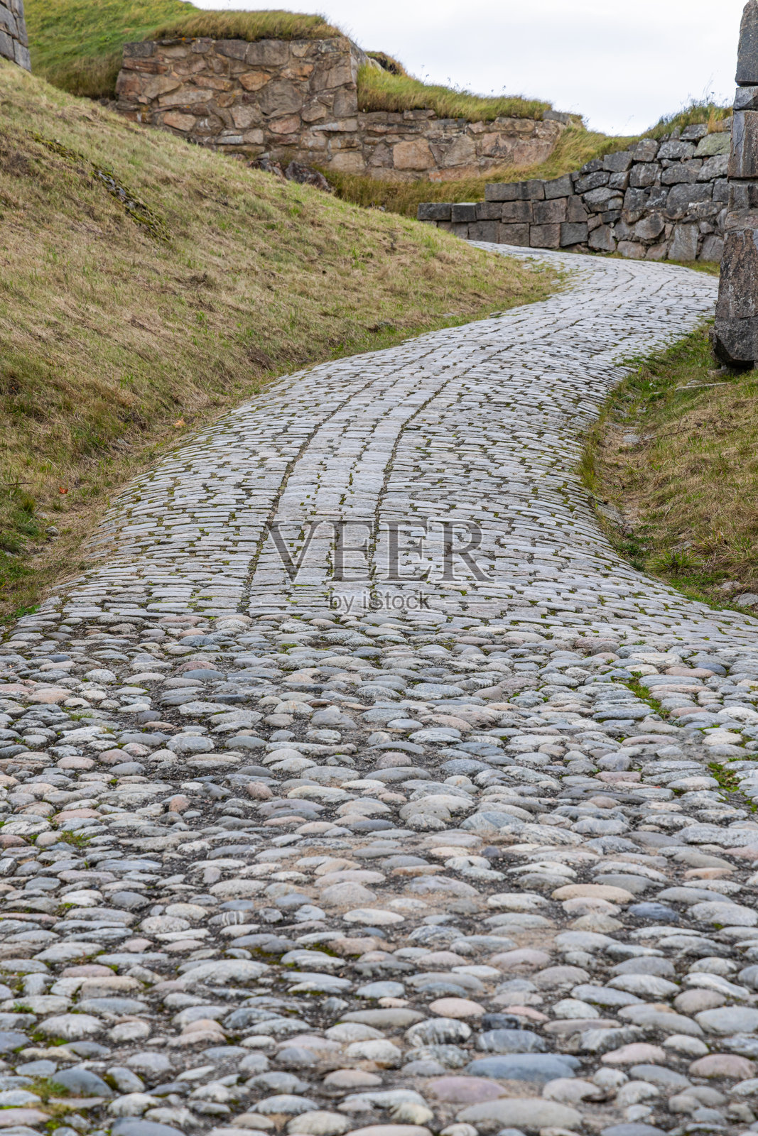 弗雷德里克斯滕堡的卵石小径。照片摄影图片