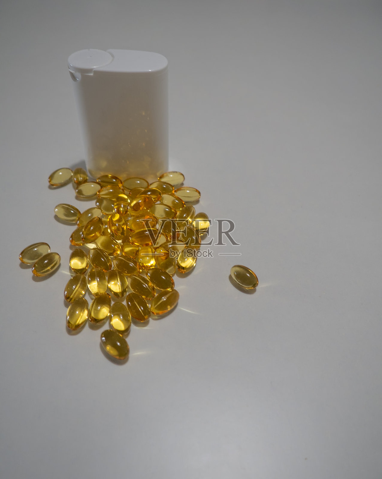 胶囊和白色容器照片摄影图片