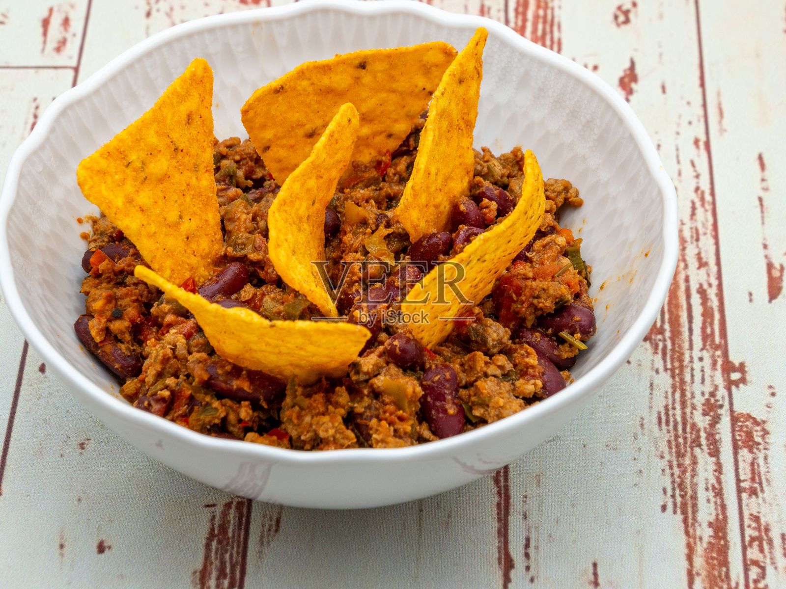 辣味牛肉豆角配玉米片照片摄影图片