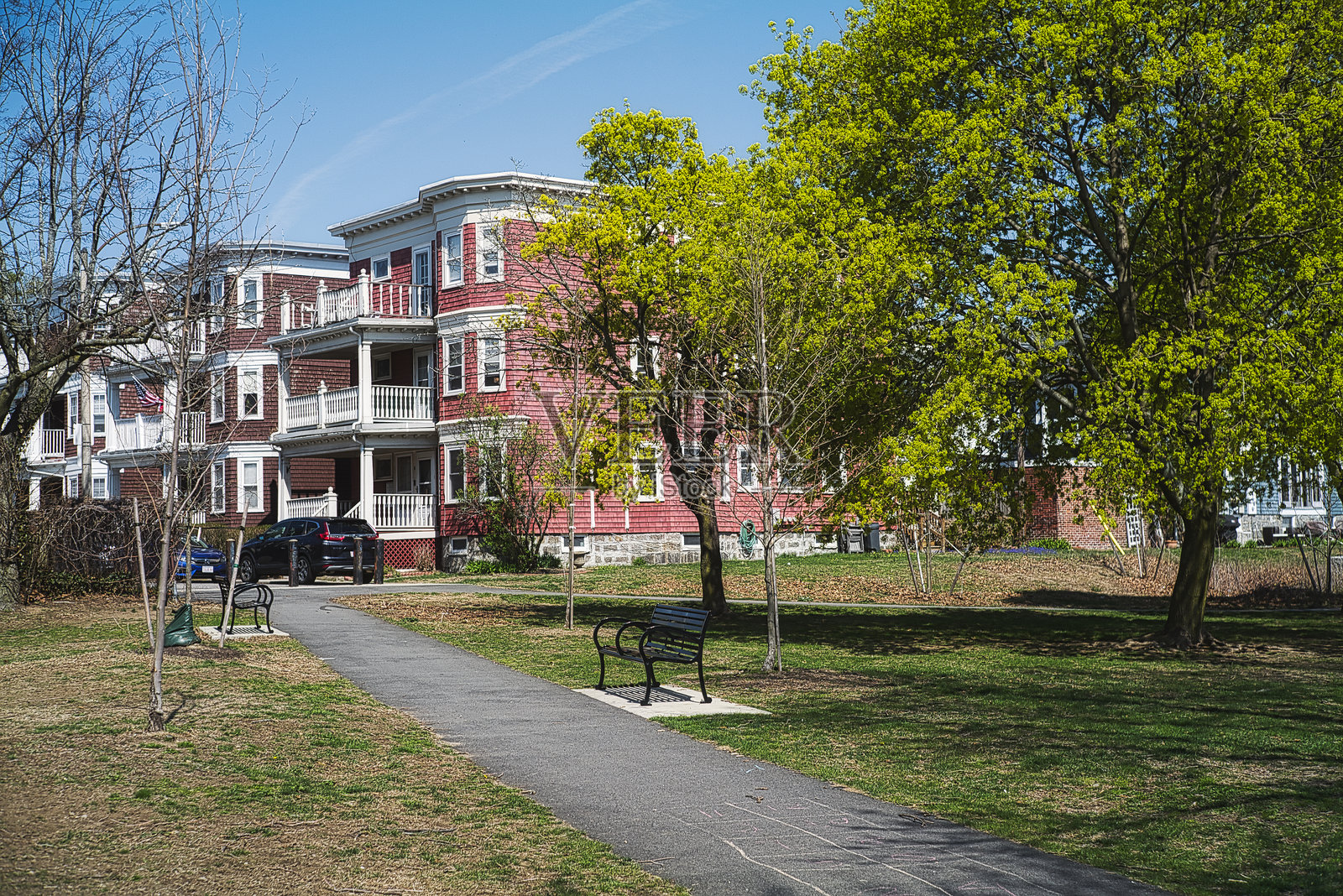 通往住宅区的道路照片摄影图片