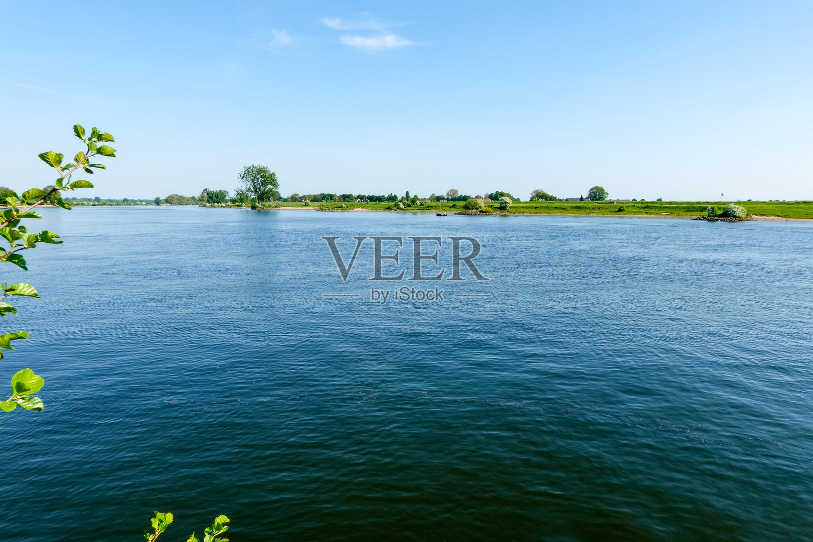 阿门佐登附近的梅斯河照片摄影图片