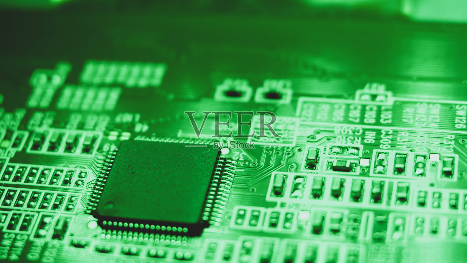 电路板特写镜头，绿色PCB线路，集成电路插座照片摄影图片