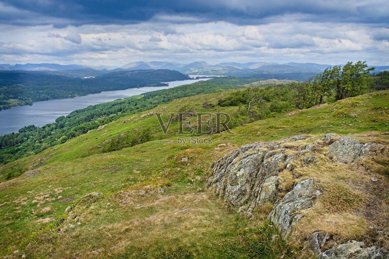 徒步走在温沃斯山脉照片摄影图片