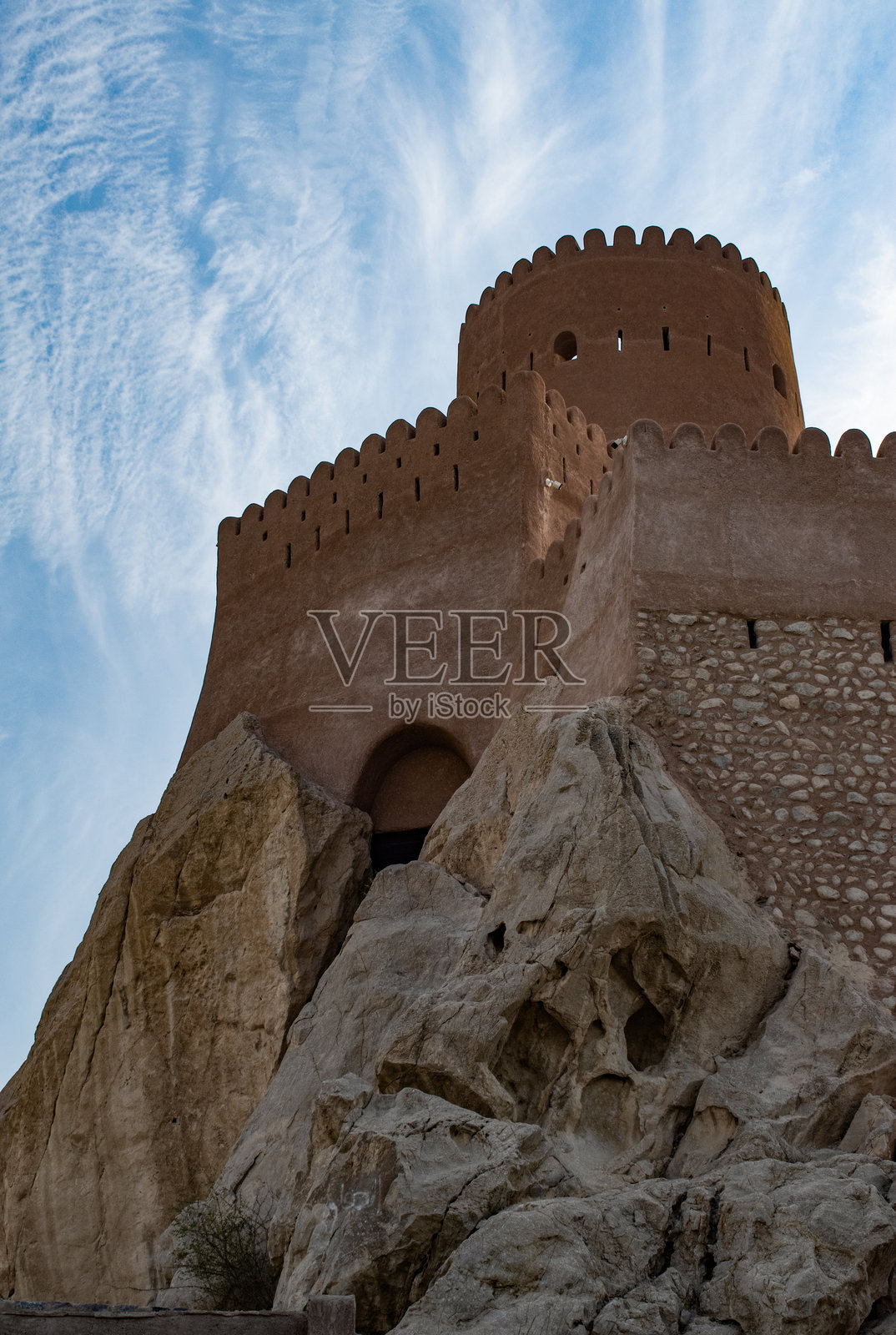 阿曼，中东：纳赫尔堡（Husn Al Heem）的建筑细节，位于阿尔巴提纳地区的大型防御工事，建于7世纪之前照片摄影图片