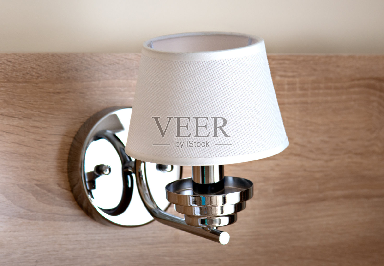 白色壁灯特写挂在墙上照片摄影图片