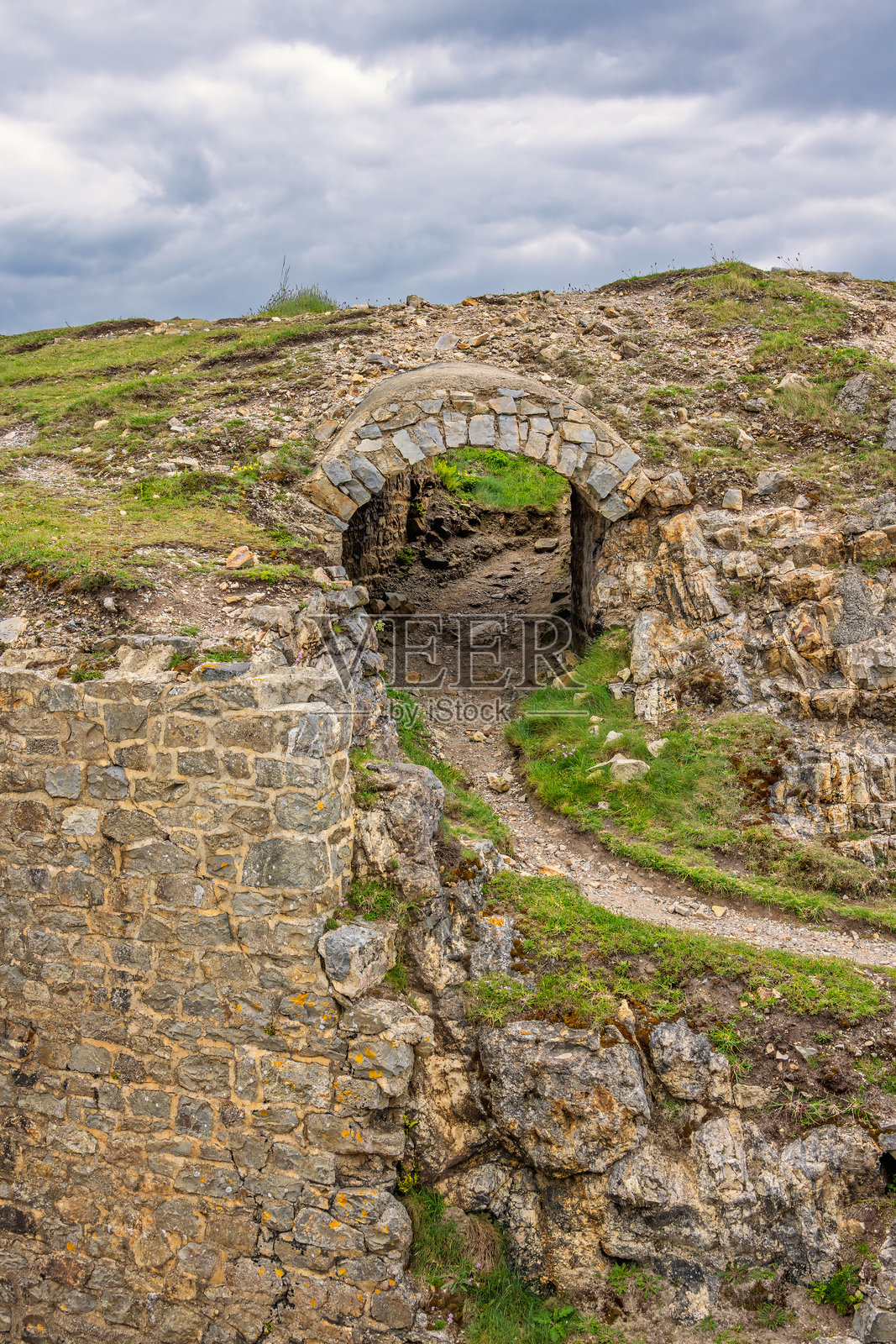 法国布列塔尼海岸的凯尔博恩古堡隧道照片摄影图片