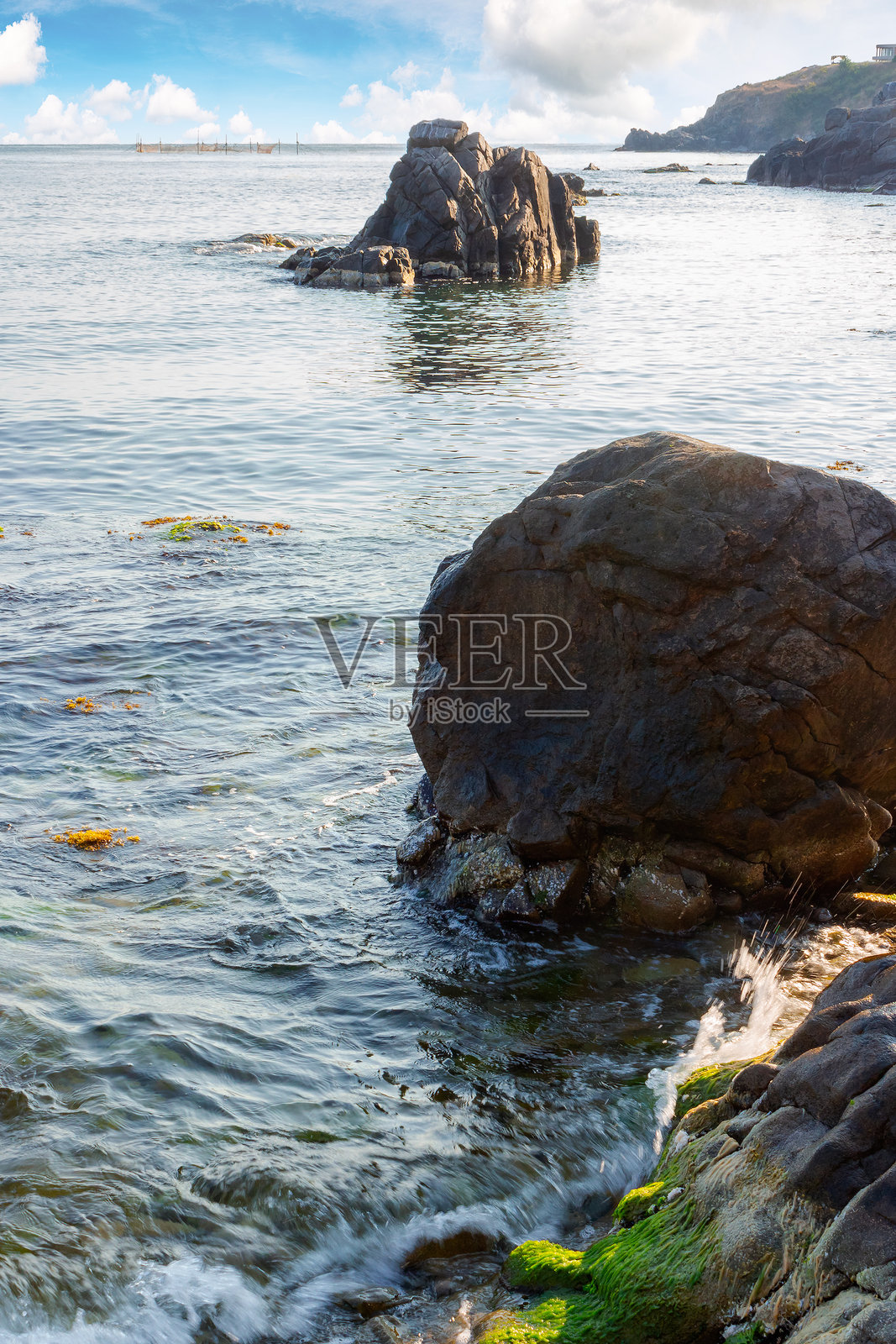 海景与水中的岩石照片摄影图片