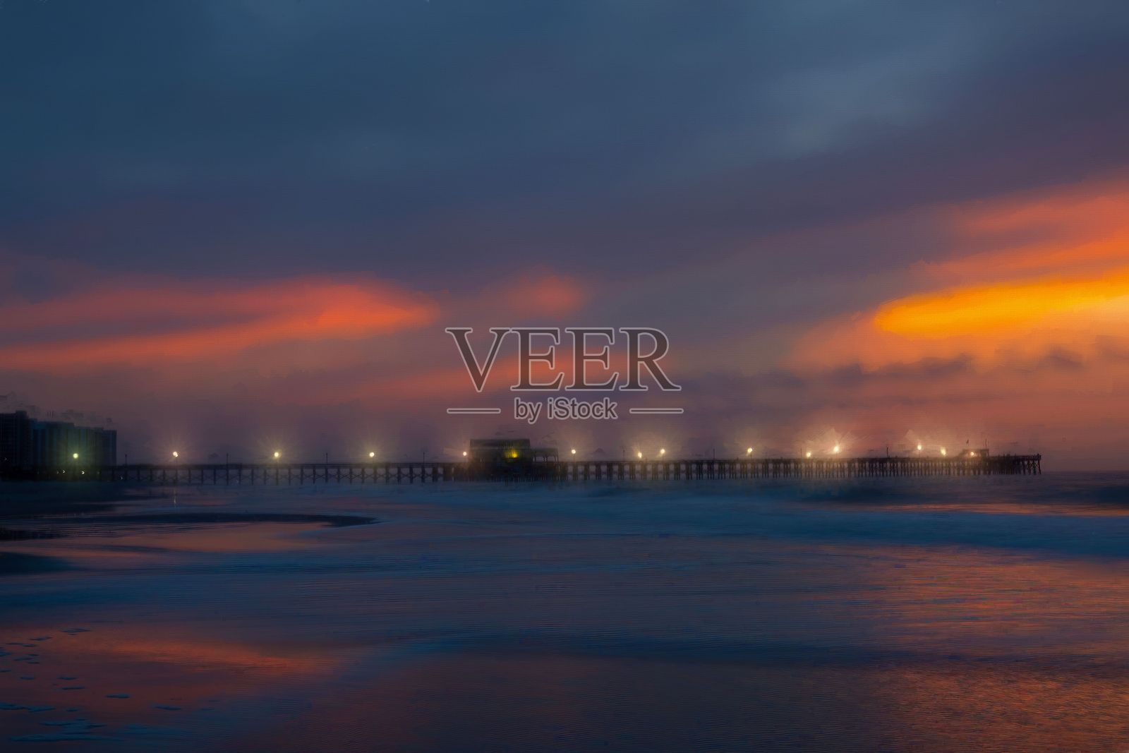 日落时分的码头与生动的倒影照片摄影图片