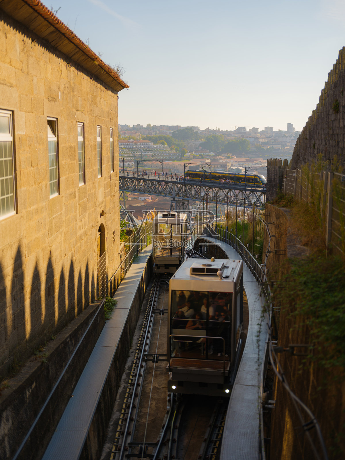 波尔图的缆车和电车照片摄影图片